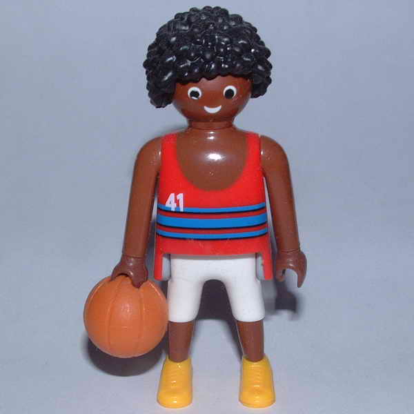 08 · Globetrotter - figure