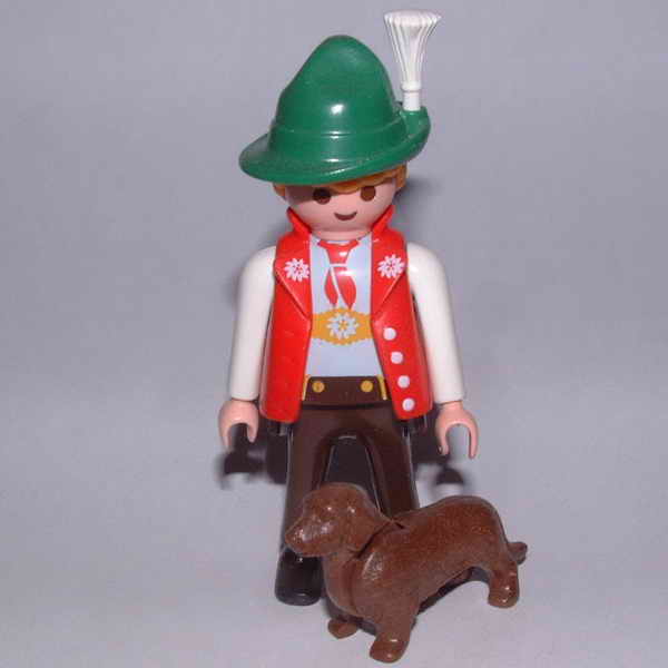 10 · Tyrolean - figure