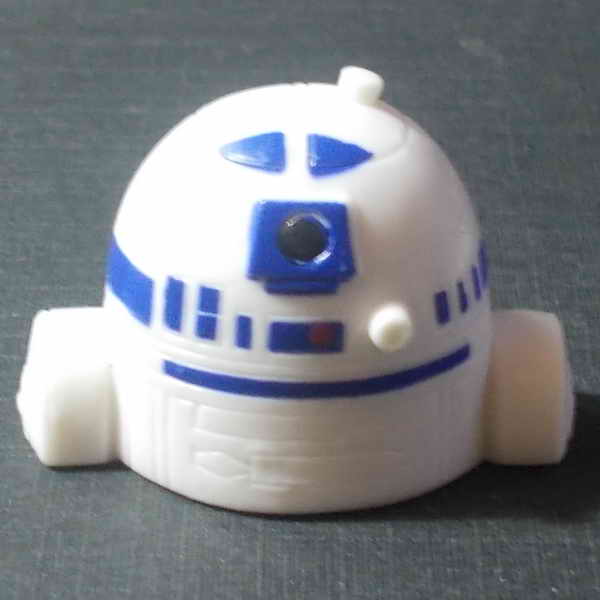 06 R2D2 (figure)